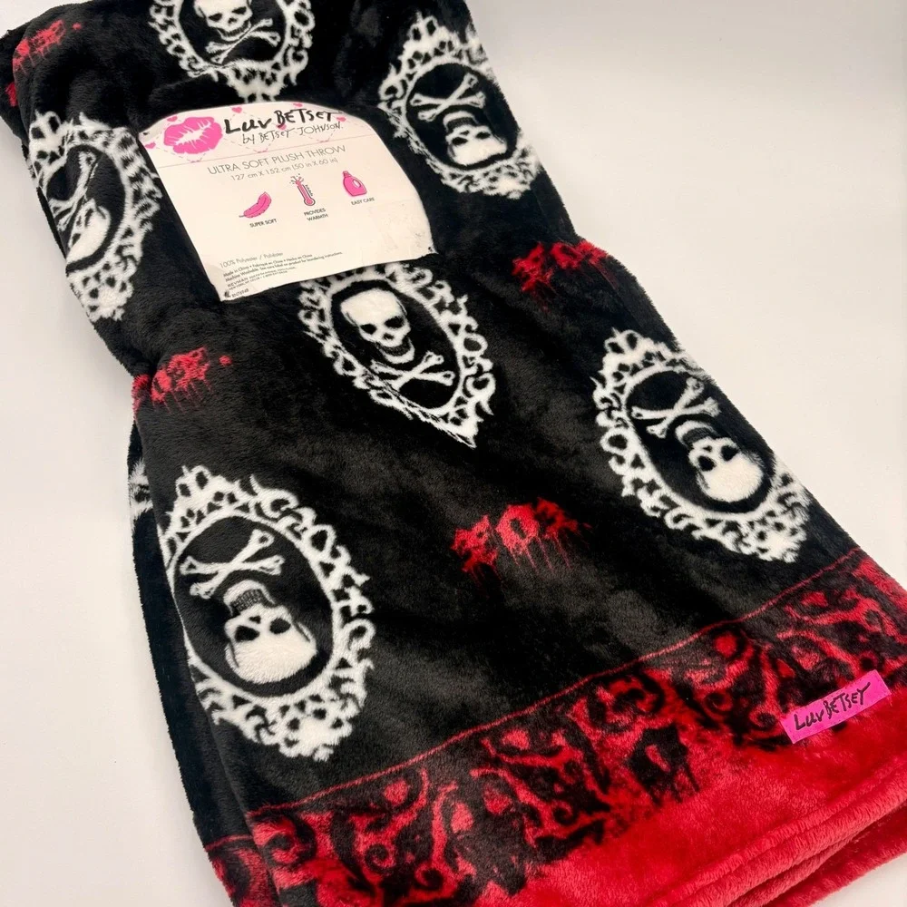 Luv Betsey by Betsey Johnson Skull Crossbones Plush Throw Blanket Black Red